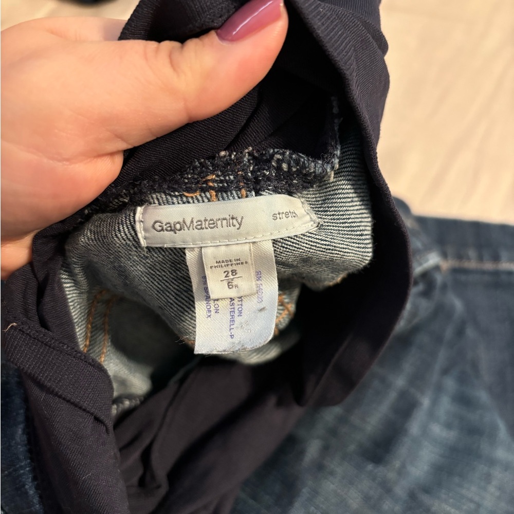 Women’s Gap maternity jeans. Size 28. Or size 6. Inseam 30. No wear or tear.